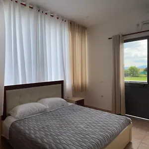 Hostal Internacional, Grilë